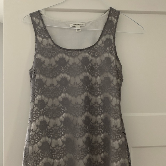 Banana Republic Lace Top - Picture 1 of 2